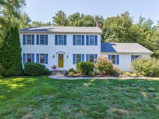 5 Rachael Cir, Franklin, MA 02038