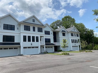 133 Spring Rd Unit 5, Huntington, NY 11743