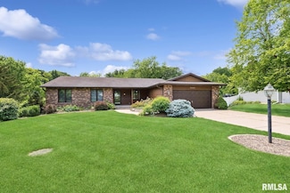 5495 White Post Rd, Bettendorf, IA 52722