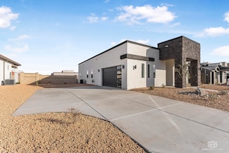 676 W Cedar Hill Dr, Saint George, UT 84790