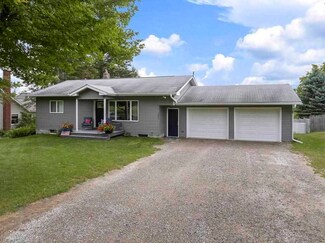 1051 Curtis Ave, Petoskey, MI 49770
