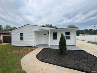 411 14th Ave NW, Decatur, AL 35601