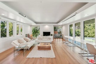 4900 Queen Victoria Rd, Woodland Hills, CA 91364