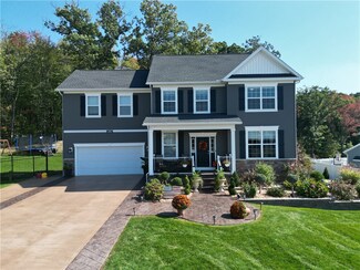 320 Crabapple Ln, Beaver Falls, PA 15010