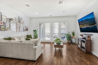 8817 Lakeshore Bend Dr, Houston, TX 77080