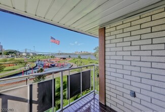 1111 River Rd, Edgewater, NJ 07020