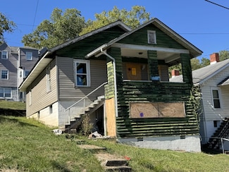 1005 Somerset Dr, Charleston, WV 25302
