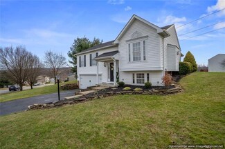207 Pointe Dr W, McDonald, PA 15057