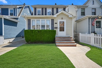 9323 245th St, Floral Park, NY 11001