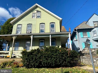 702 E Market St, Marietta, PA 17547