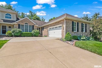 2526 Chapel Hill Dr, Springfield, IL 62702