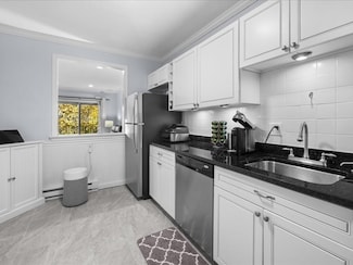 22 Branchfield St Unit D4, Dorchester Center, MA 02124