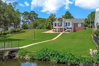 910 E Main St, New Roads, LA 70760