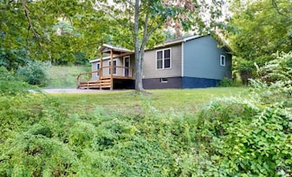 8 Stone Bridge Rd, East Durham, NY 12423