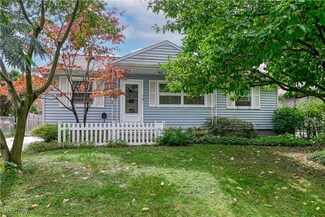 430 Meadow Ln, Cuyahoga Falls, OH 44221