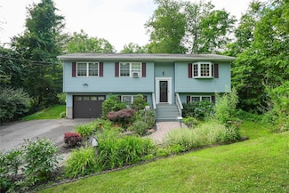 149 Kent Shore Dr, Carmel, NY 10512