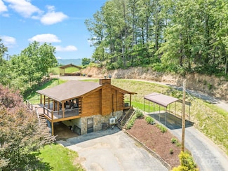 367 Robinson Rd, Clyde, NC 28721