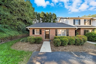 717 21st Ave NE, Hickory, NC 28601