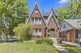 903 E 2nd St, Royal Oak, MI 48067