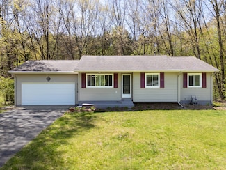 178 11th St, Plainwell, MI 49080