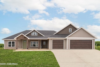 5919 Falcon Crest Ln, Jefferson City, MO 65101