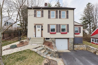 14 Cardinal Rd, Worcester, MA 01602
