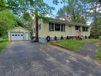 36 Holmes Rd, Winthrop, ME 04364