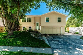 1310 Rolling Meadows Rd, Marshalltown, IA 50158