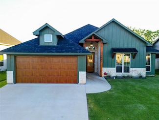 111 Vaughn Meadows Dr, Tom Bean, TX 75491