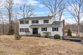 10 Leone Ct, Highland Mills, NY 10930