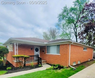 14441 Elm St, Oak Park, MI 48237