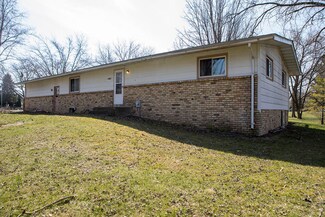 N8365 Parkview Dr, Ixonia, WI 53036