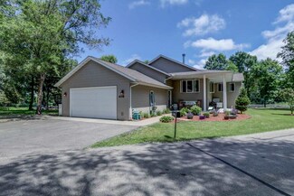 608 Pondview Dr, Pardeeville, WI 53954