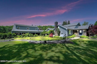 189 N Gravel Pond Rd, Clarks Summit, PA 18411
