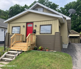 56 Pershing Dr, Schenectady, NY 12302
