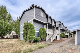 3939 10th St SE Unit D2, Puyallup, WA 98374