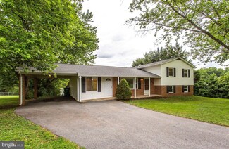 28504 Woodview Dr, Damascus, MD 20872