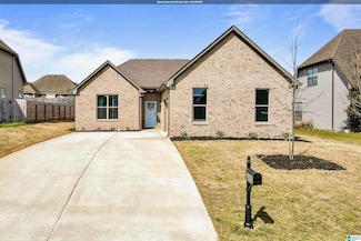 121 Oakwell St, Calera, AL 35040