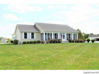 857 Blackburn Lake Dr, Winchester, IL 62694