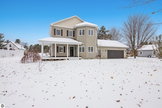 5432 Ravenhurst Dr, Traverse City, MI 49685