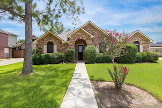 2016 Fairwood St, Pearland, TX 77581