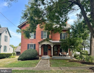 121 Cottage St, Doylestown, PA 18901