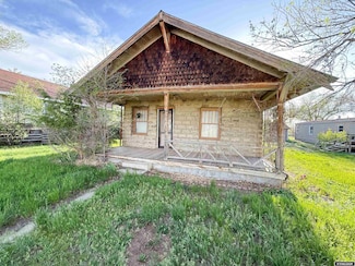624 N 6th St, Douglas, WY 82633