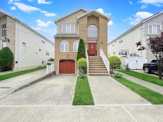 1540 Drumgoole Rd W, Staten Island, NY 10312