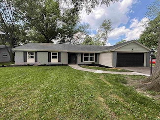 2227 Lakeland Ln, Fort Wayne, IN 46815