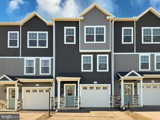 122 Highpoint Park Dr, Pleasant Gap, PA 16823