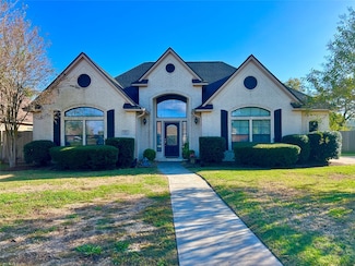 107 Widgeon Dr, Clute, TX 77531