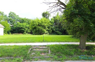 825 Avondale Ave, Toledo, OH 43607