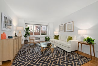 251 E 51st St Unit 3M, New York, NY 10022