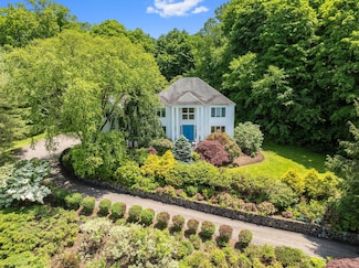 43 Random Farms Cir, Chappaqua, NY 10514